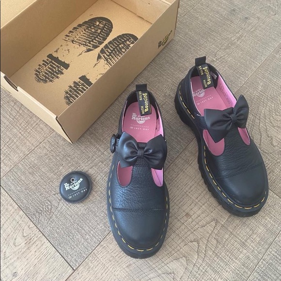 Doc Martin vs Lazy Oaf. Bow comes off and changes to the smiley face or frown. - Picture 3 of 5